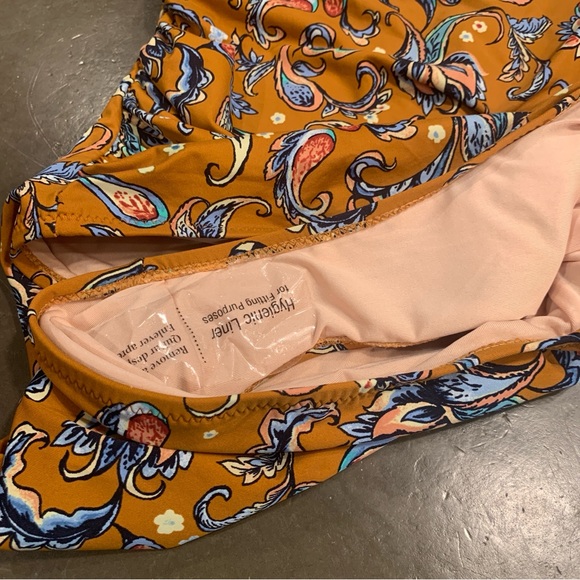 Garnet Hill SwimSuit NWT Size 10 - Picture 7 of 9